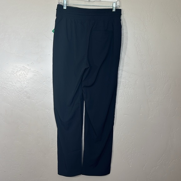New with tag - Gap run around pant - high rise 4 way stretch - size small - Picture 4 of 4